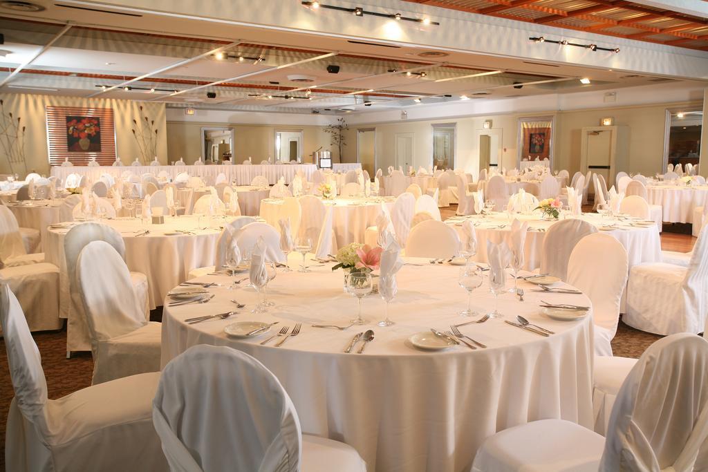 รามาดา โฮเต็ล แอนด์ คอนเฟอเรนซ์ เซ็นเตอร์ บาย วินด์แฮม คิงส์ตัน Hotel คิงสตัน ร้านอาหาร รูปภาพ