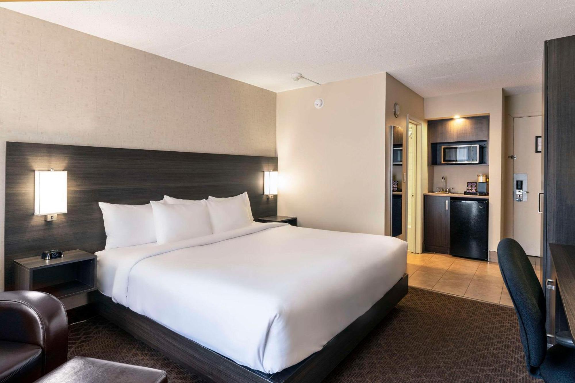 รามาดา โฮเต็ล แอนด์ คอนเฟอเรนซ์ เซ็นเตอร์ บาย วินด์แฮม คิงส์ตัน Hotel คิงสตัน ภายนอก รูปภาพ