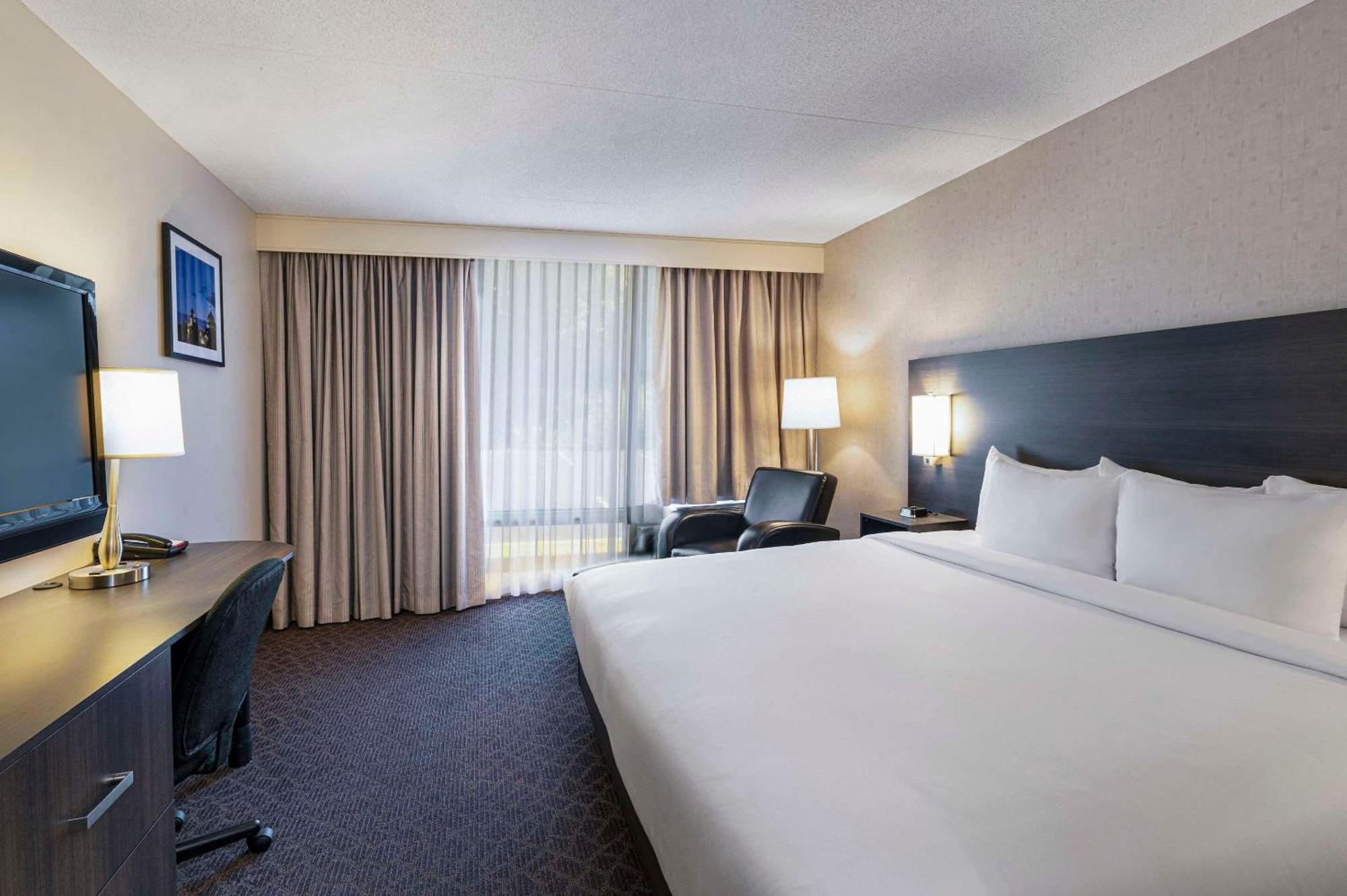 รามาดา โฮเต็ล แอนด์ คอนเฟอเรนซ์ เซ็นเตอร์ บาย วินด์แฮม คิงส์ตัน Hotel คิงสตัน ภายนอก รูปภาพ
