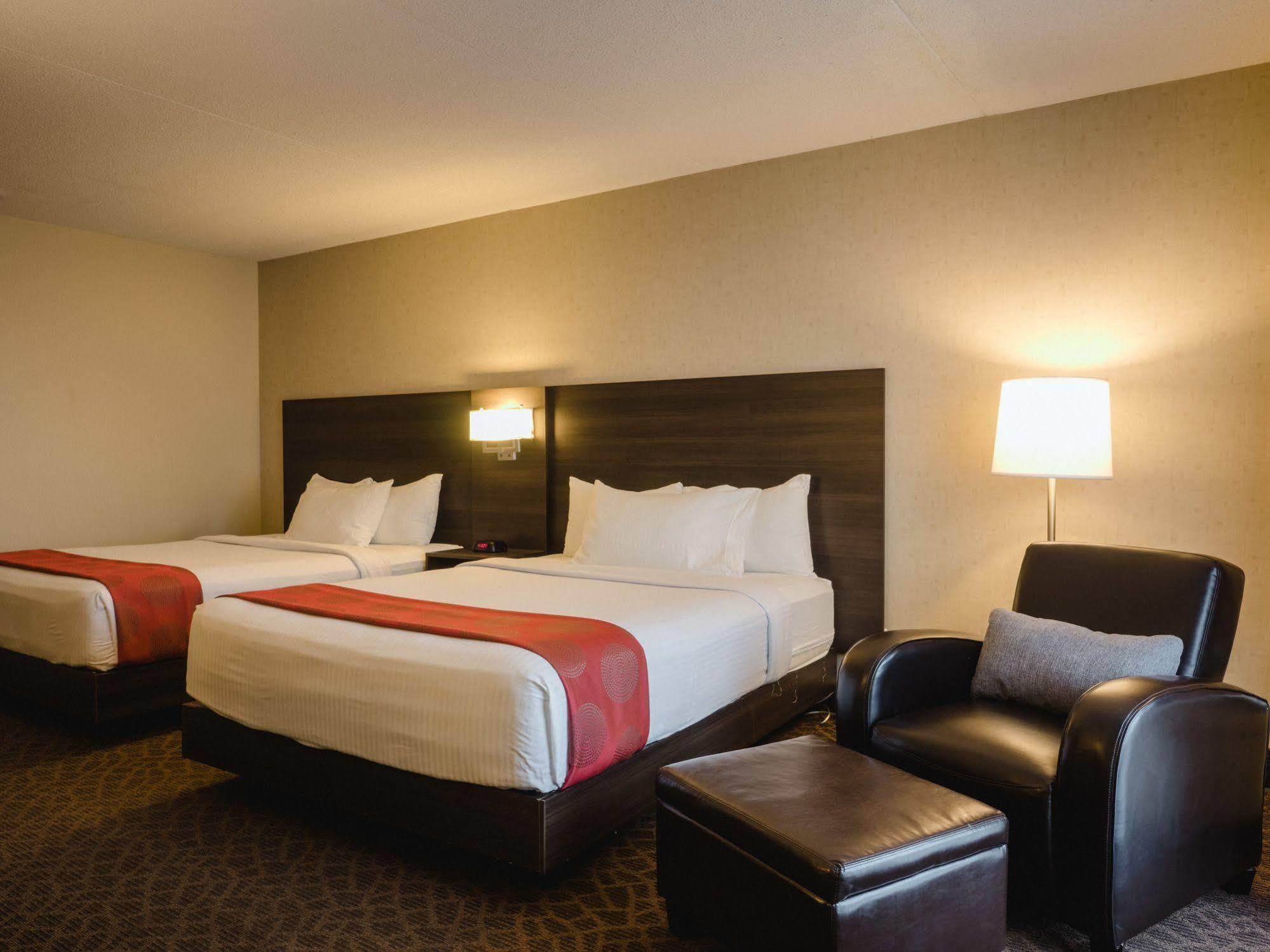 รามาดา โฮเต็ล แอนด์ คอนเฟอเรนซ์ เซ็นเตอร์ บาย วินด์แฮม คิงส์ตัน Hotel คิงสตัน ภายนอก รูปภาพ